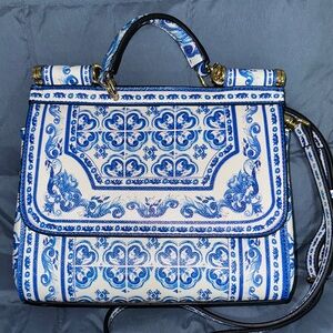 Vibrant Blue and White Satchel. Reminiscent of Delft of Holland. Eye catching.